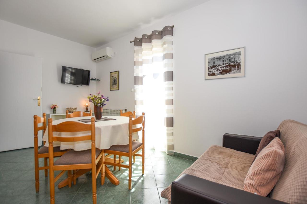 Apartmani Marija Ljubica Pag Town Eksteriør bilde