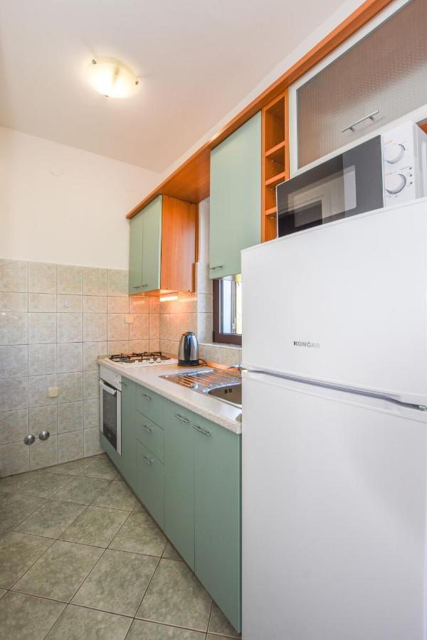 Apartmani Marija Ljubica Pag Town Eksteriør bilde