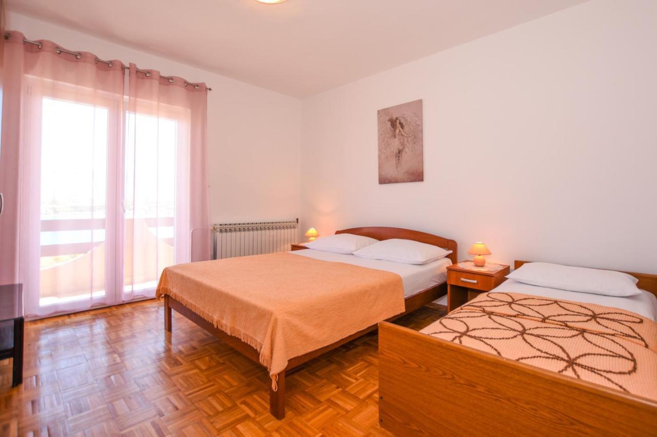 Apartmani Marija Ljubica Pag Town Eksteriør bilde