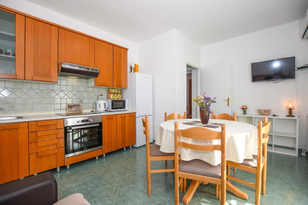 Apartmani Marija Ljubica Pag Town Eksteriør bilde