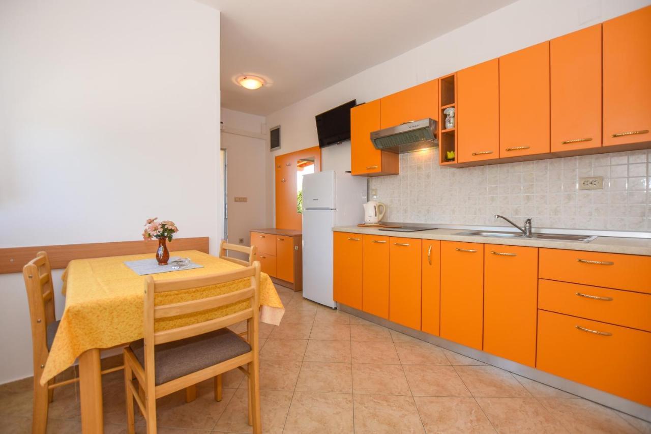 Apartmani Marija Ljubica Pag Town Eksteriør bilde
