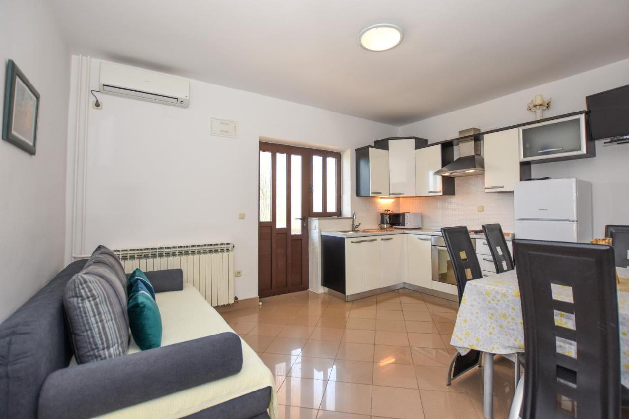 Apartmani Marija Ljubica Pag Town Eksteriør bilde