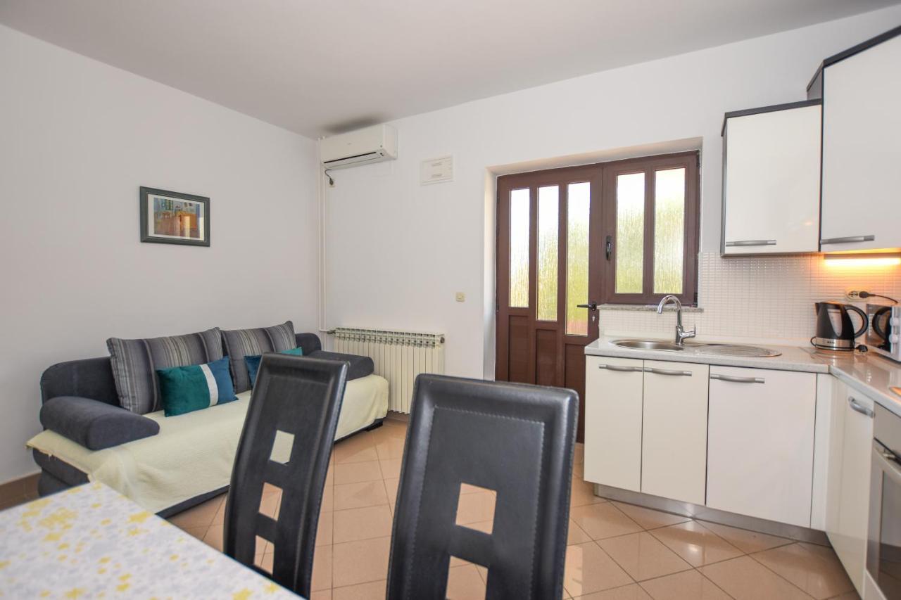 Apartmani Marija Ljubica Pag Town Eksteriør bilde