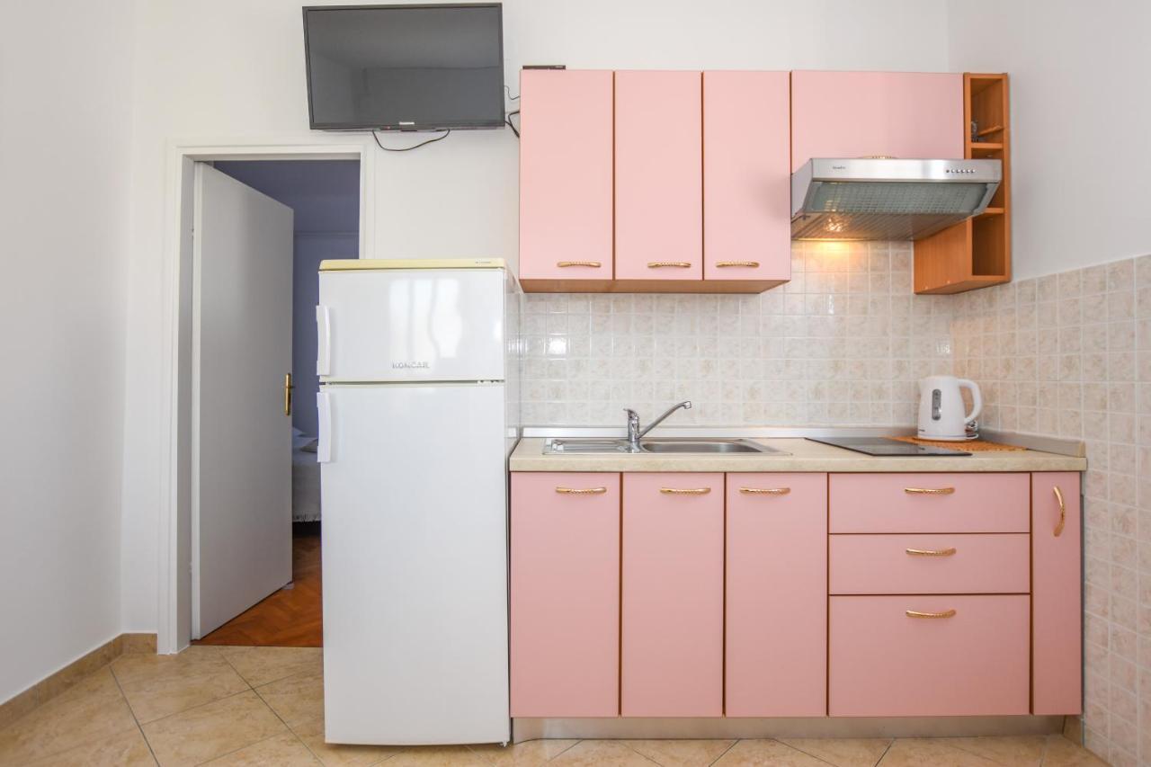 Apartmani Marija Ljubica Pag Town Eksteriør bilde