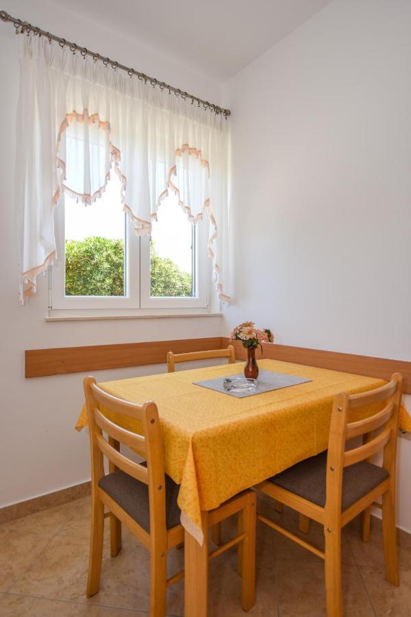 Apartmani Marija Ljubica Pag Town Eksteriør bilde