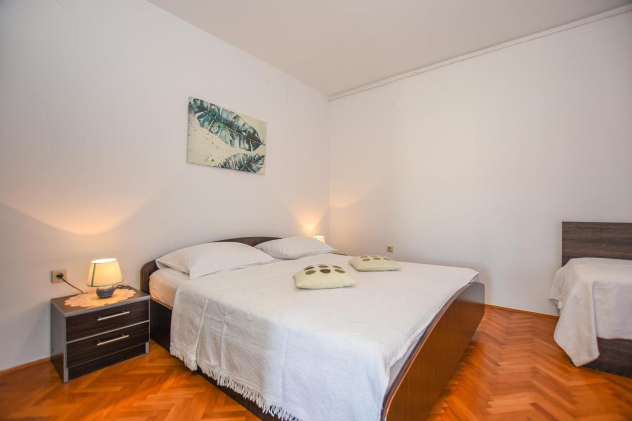 Apartmani Marija Ljubica Pag Town Eksteriør bilde