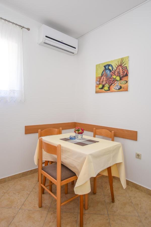Apartmani Marija Ljubica Pag Town Eksteriør bilde