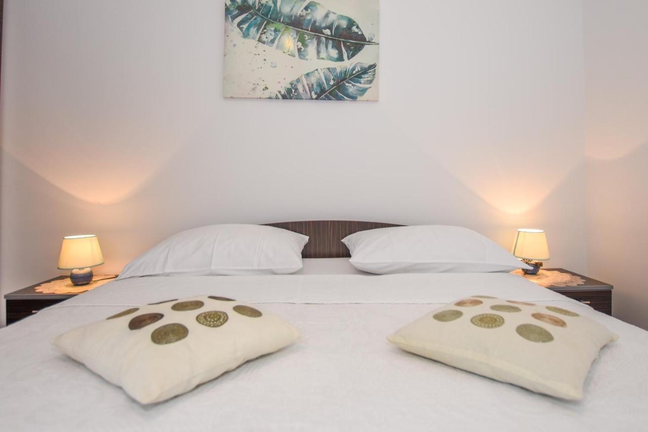 Apartmani Marija Ljubica Pag Town Eksteriør bilde
