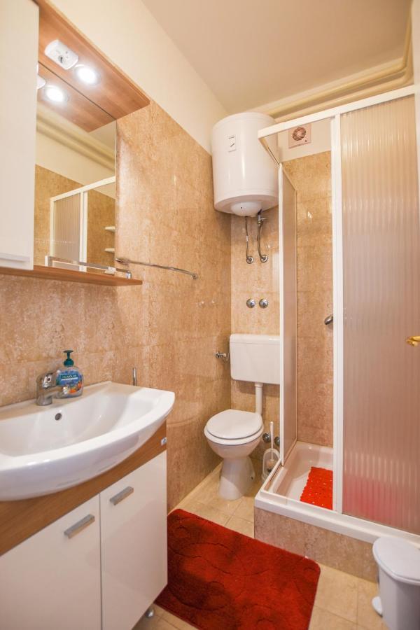 Apartmani Marija Ljubica Pag Town Eksteriør bilde