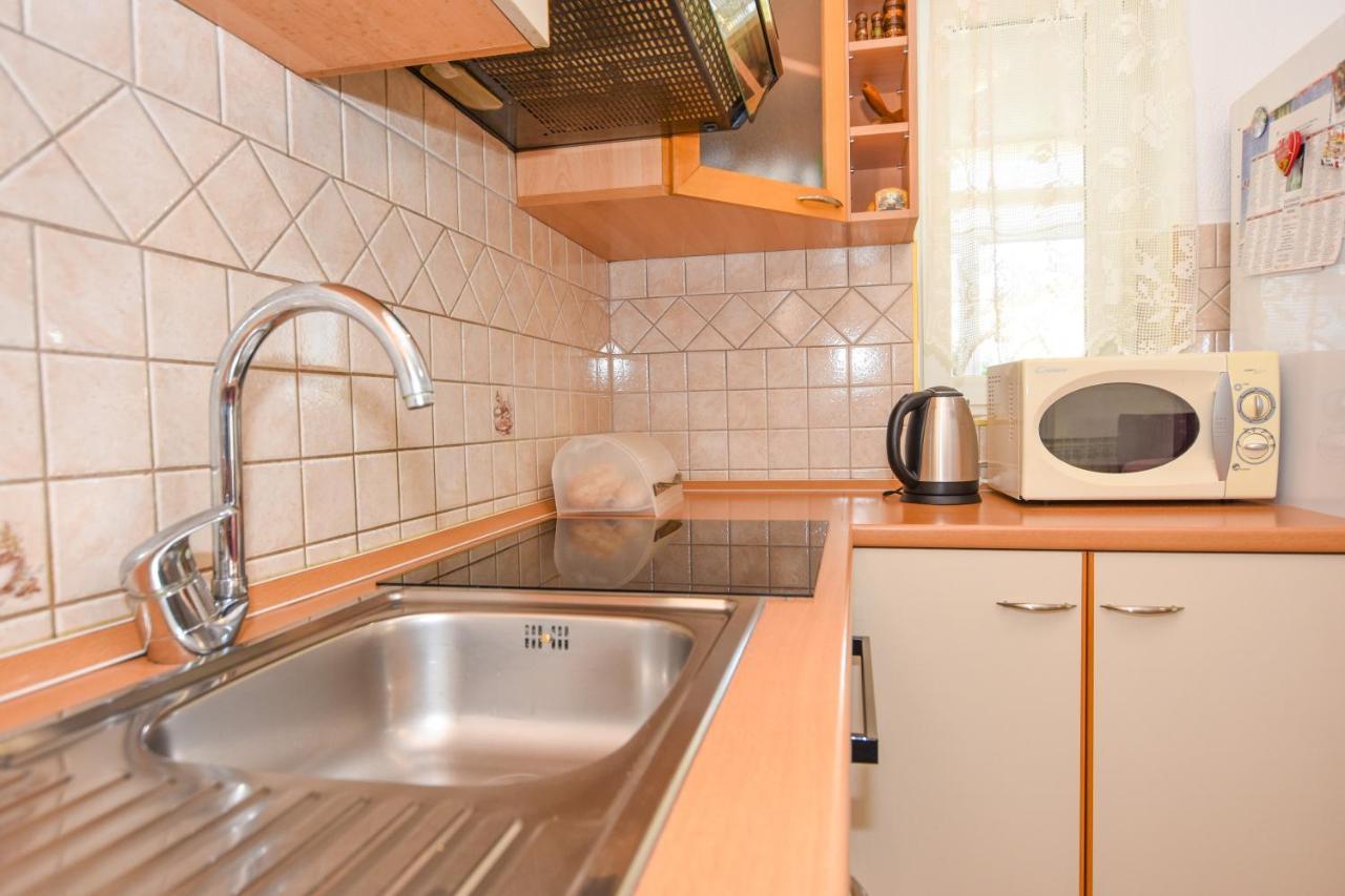 Apartmani Marija Ljubica Pag Town Eksteriør bilde