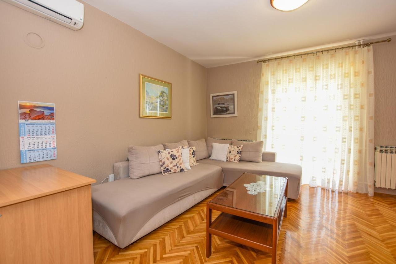 Apartmani Marija Ljubica Pag Town Eksteriør bilde