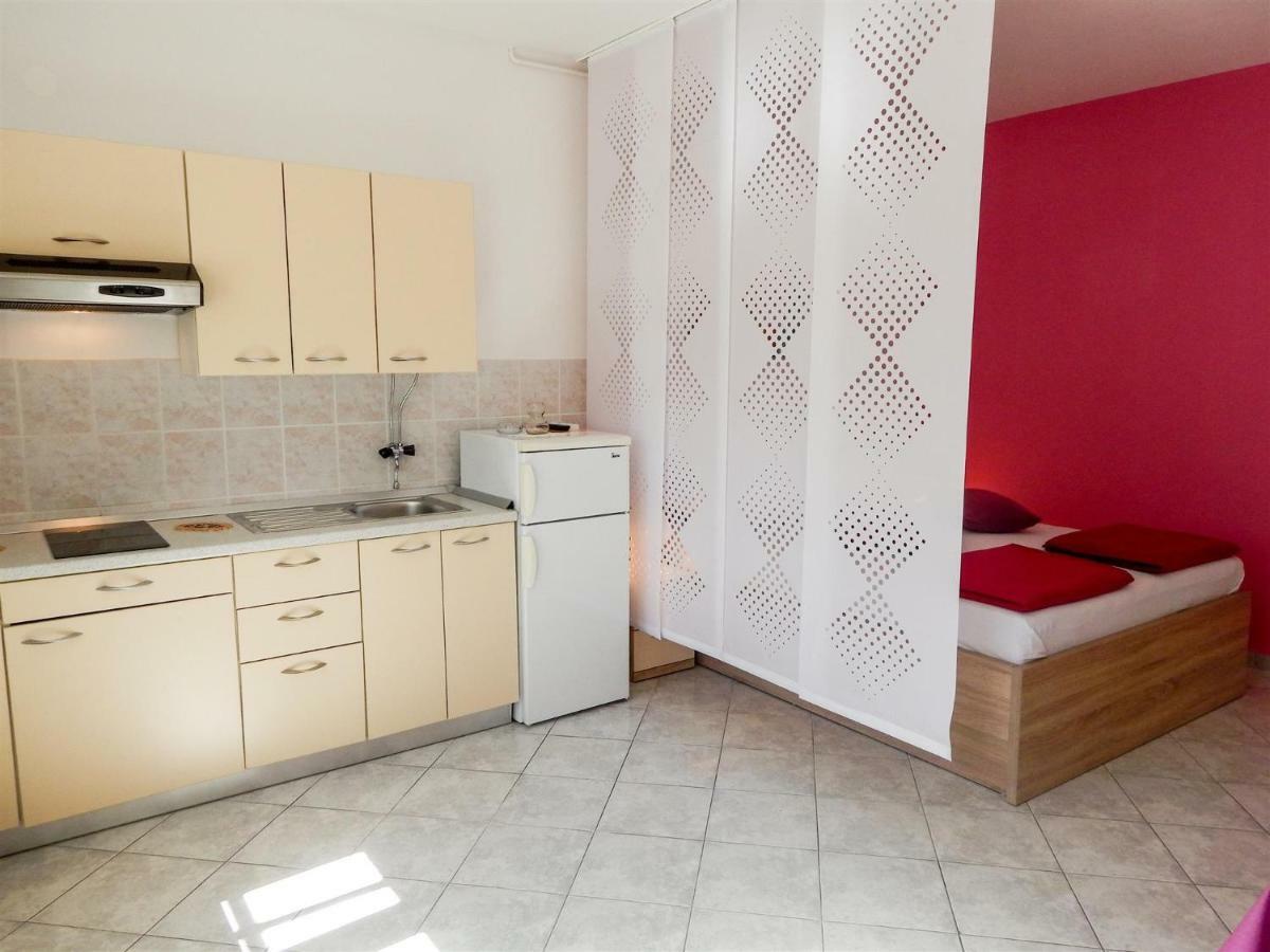 Apartmani Marija Ljubica Pag Town Eksteriør bilde